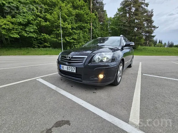 Toyota Pārdod Toyota avensis ar labo 2.2 D-4D dzinēju, Ma