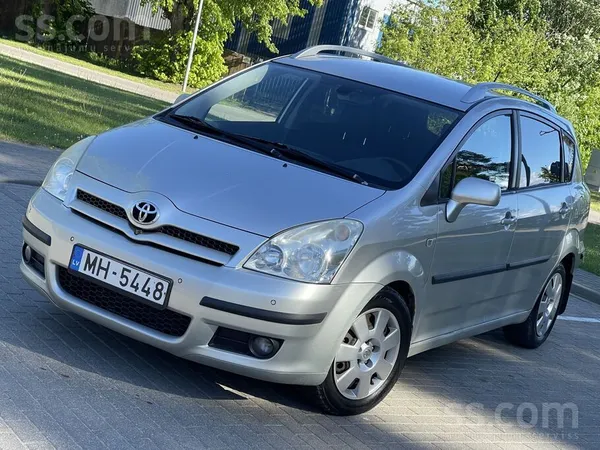 Toyota Pārdodu Toyota Corolla Verso 2.2 d 100 kw . Auto i