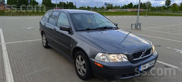 Volvo Продаётся Volvo V40 1.9 дизель (85 кВт), 2004 год