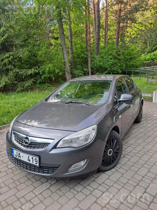 Opel Tiek pārdots Opel Astra 2012.gada 1.7 dīzelis , me