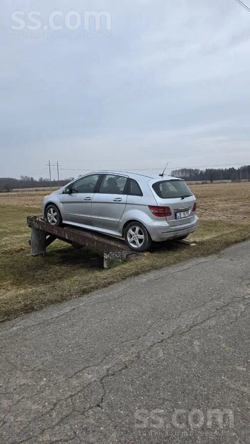 Palīdzu pārdot. Ātrumkārbas defekts. Noņemta no uzskaites.