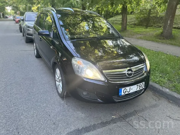 Opel Pārdodu ietilpīgu, jaudīgu un ļoti ekskluzīvi aprī
