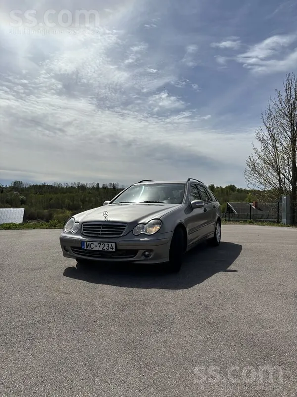Mercedes Pārdodu koptu un uzticamu Mercedes-Benz C200 unive