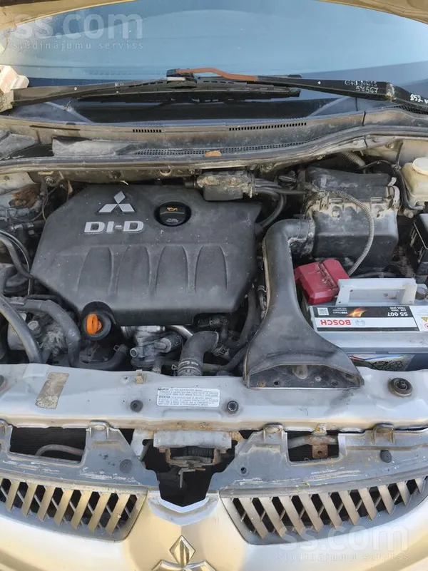 Pārdodu auto rezerves daļām jā roku pieliek tad var sataustīt