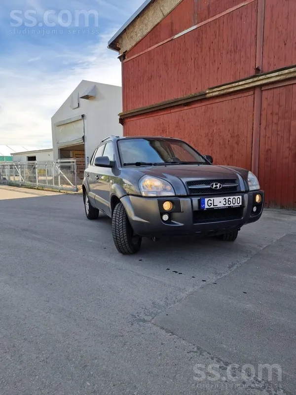 Hyundai Pārdodam Hjundai tucson, 2 litri benzīns, manuāls.