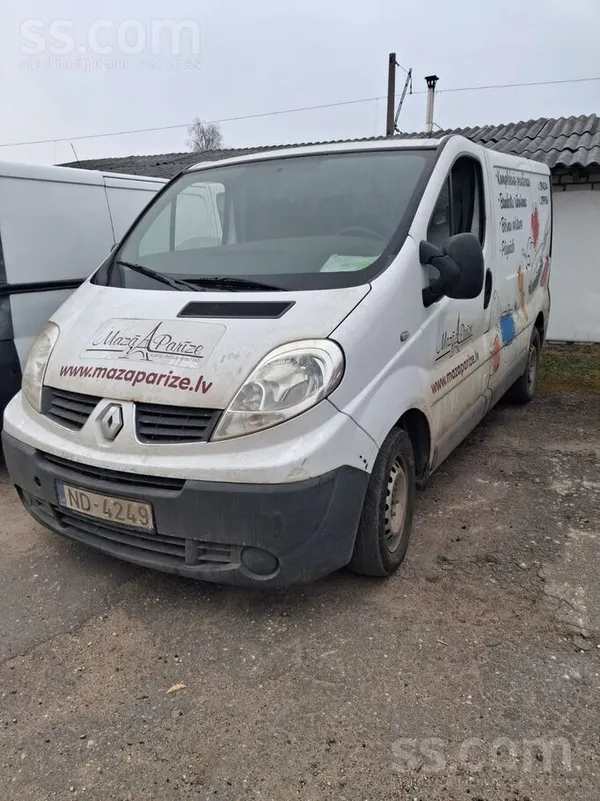 Renault Pardodam divus busus par vienu cenu. Viens ir darb