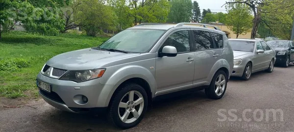 Mitsubishi Pardodu mašinu laba stāvoklī , visi jautajumi pa t