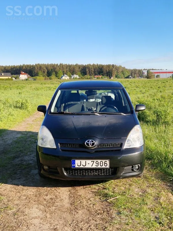 Toyota Pieejams ietilpīgs ģimenes auto. Līdz tiek dots kv
