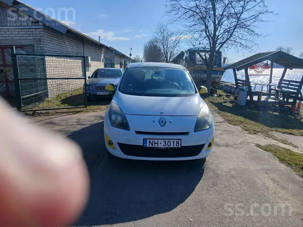 Renault Продаю или меняю. Семиместный надёжный, малый расх