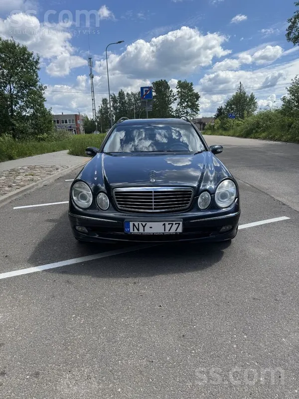 Mercedes Pārdošanā uzticams un komfortabls Mercedes-Benz E3