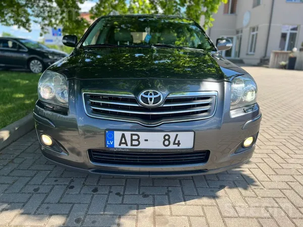 Toyota Продаю Авто в отличном визуальном и техническом со