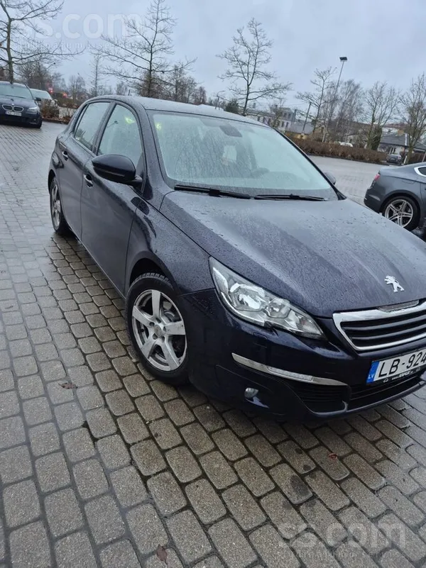 Peugeot Pārdodu labu auto ar mazu nobraukumu 128000 km bez