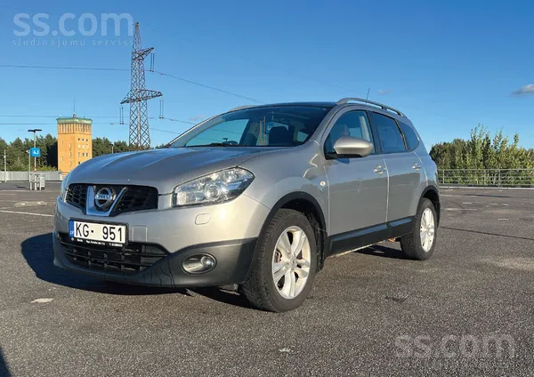 Nissan Nissan Qashqai+2 ar 7 sēdvietām. Panorāmas lūka, p