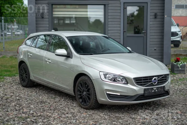 No Itālijas Volvo V60 D2 2.0 dīzelis 88 kW, automāts. Tehniskā apskate iziet