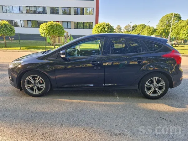 Ford Automašīna labā tehniskā un vizuālā kārtībā. Jauna