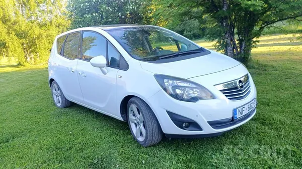 Opel Tiek pārdots kopts un labi uzturēts auto.