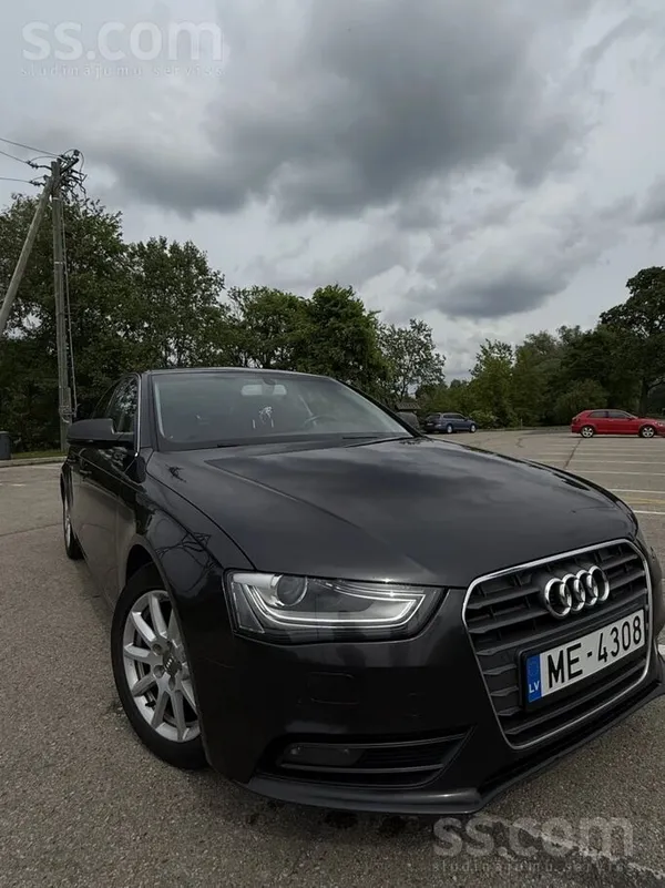 Audi Pārdod Audi A4 Limousine 2.0 Tdi (2012. gads)