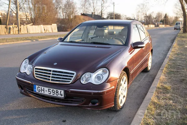 Pārdodu/продаю/sell

LV
Īpašnieks pārdod 2005. gada auto Mercedes Benz C2