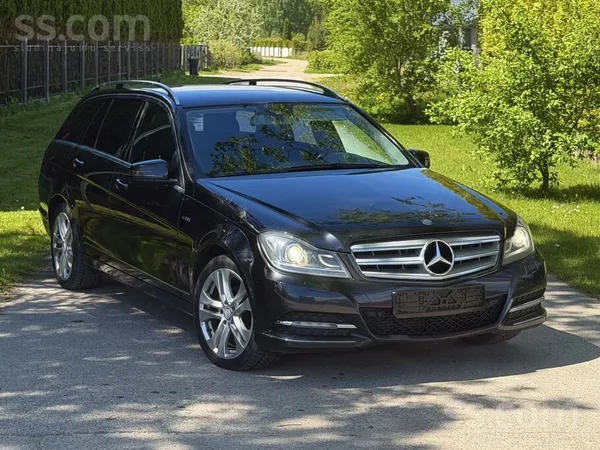 Mercedes Mercedes-Benz / Elegance komplektācijā /. Automāts