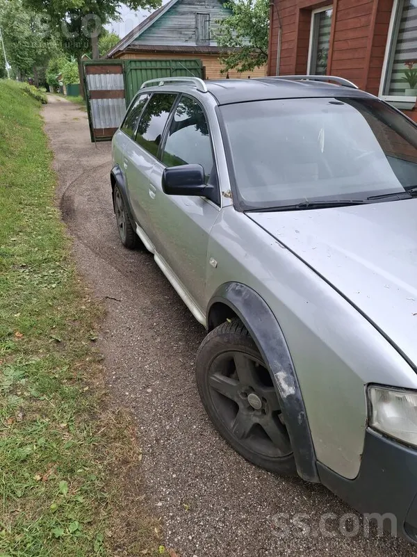 Audi Авто в хорошем состоянии. торг уместен у капота.