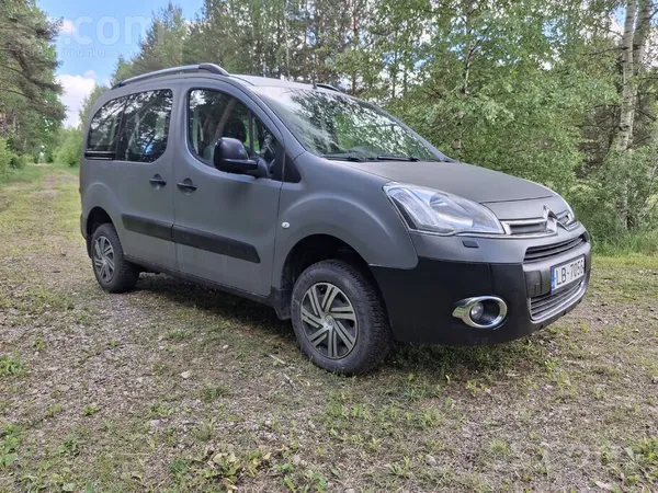 Citroen 4x4 Berlingo, nokrāsots Raptorā. Multispace komple
