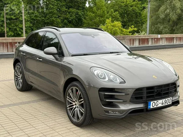 Porsche Macan Turbo ar Porsche Extended Granatiju. 400 hp 