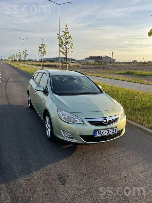 Opel Pārdod Opel Astra J 2011. gada