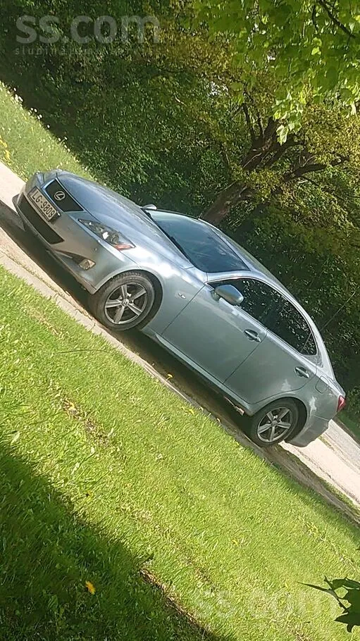 Lexus Pardod sakarigu lexus is250, dinamiska, komfortabl
