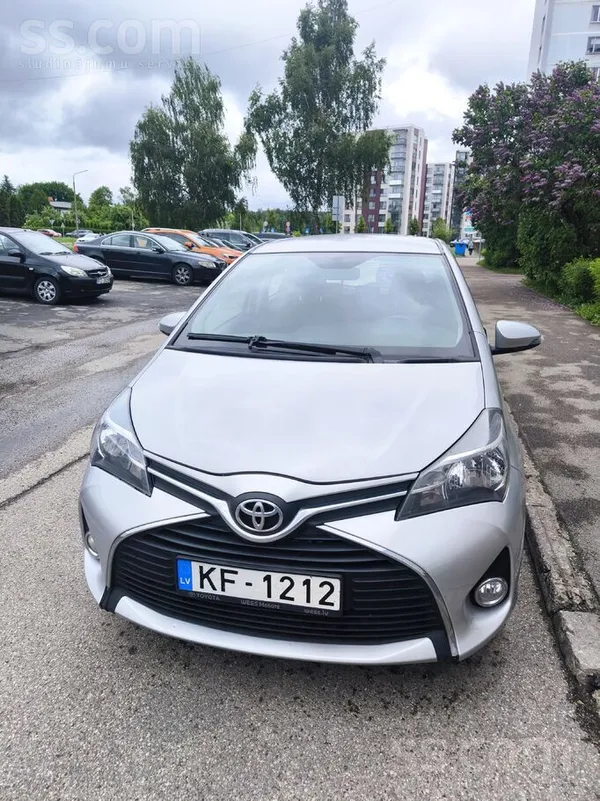 Toyota Pārdod Toyota Yaris 2015. gada