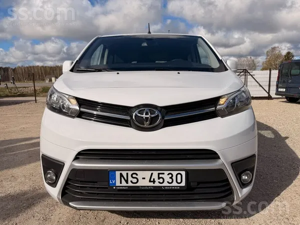 Toyota Firma Alli , sakarā ar autoparka atjaunošanos pied