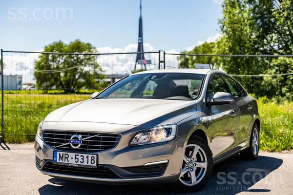 Volvo Volvo S60 ar 2.0 dīzeļdzinēju un manuālo ātrumkārb