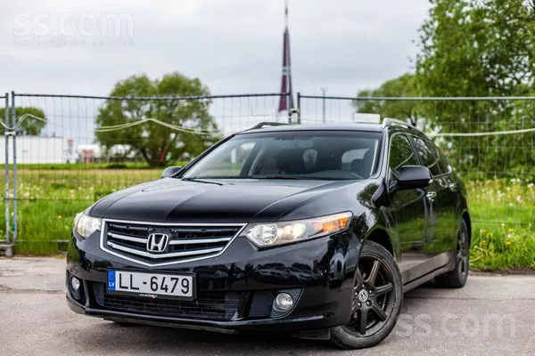 Honda Honda Accord Tourer ar 2.2 dīzeļdzinēju un manuālo