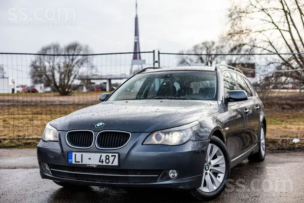 BMW BMW 520 ar 2.0 litru benzīndzinēju un manuālo ātru