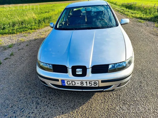 Seat Tirgojas labs darba auto. Ir vizuāli defekti.