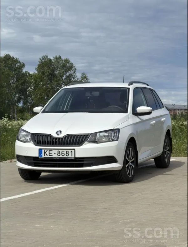 Skoda Skoda Fabia 2015 года в отличном состоянии
