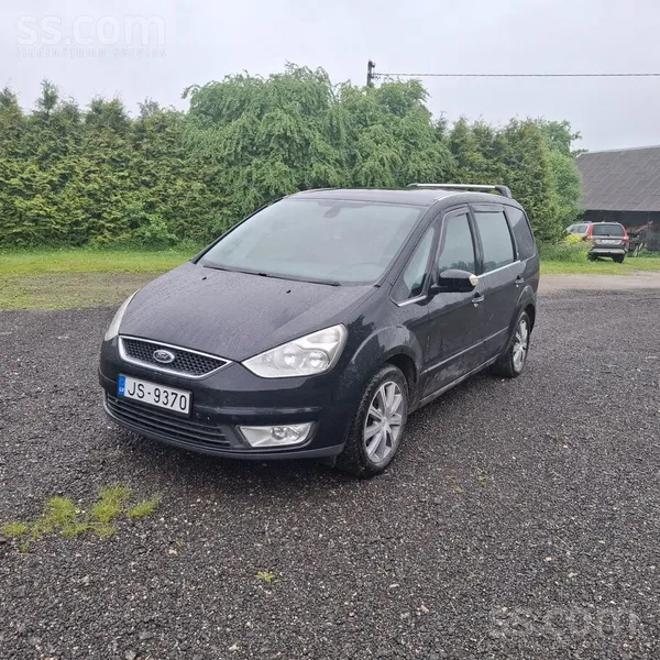 Ford Sakarā ar jaunās mašīnas iegādi, pārdodu labu ģime