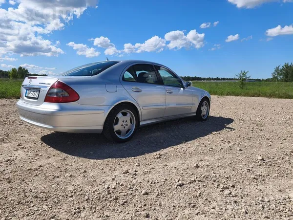 Mercedes E200 ekonomisks un pietiekoši dinamisks auto, teic