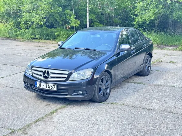 Mercedes Продаётся Mercedes-Benz C220 2.2 дизель с автомати