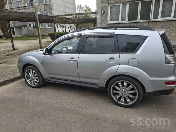 Mitsubishi Pārdod auto normālā stāvoklī daudz kas samainīts.