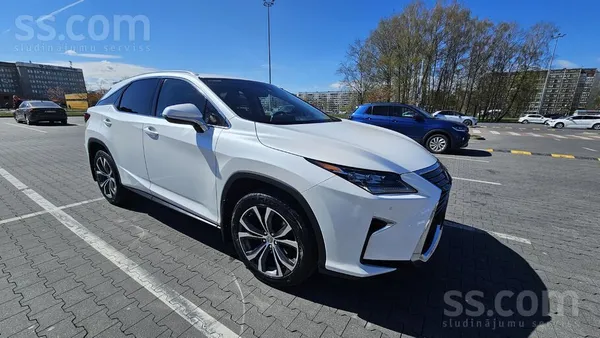 Lexus Ухоженая машина ждёт нового владельца. Комфортная,