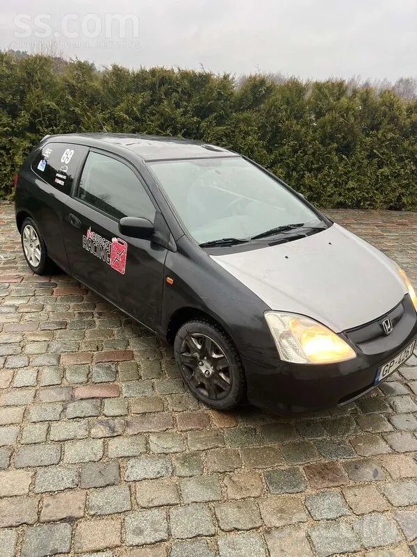 Honda Pardodu ielas Honda Civic - priekša un