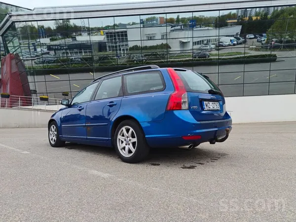 Volvo Pārdod Volvo V50 2007. gada automašīnu ar 2.4 dzin