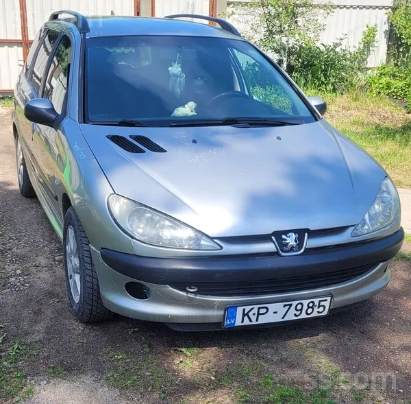 Peugeot Продаётся Peugeot 208sw 2004 года, механическая ко
