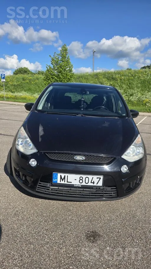 Ford Продаю вместительную, 7ми местную, экономичную (4,