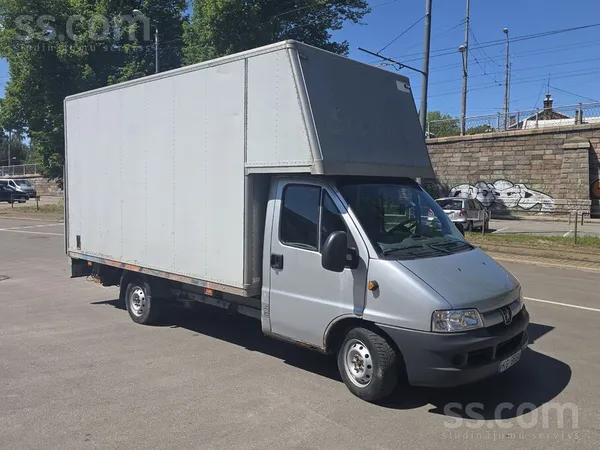 Peugeot Uzņēmums pārdod karavas auto Peugeot Boxer ar reģi