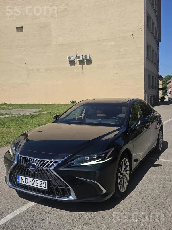 Lexus Lexus ES 300h Luxury 2.5l Hibrīds Head UP Pvn iekļ
