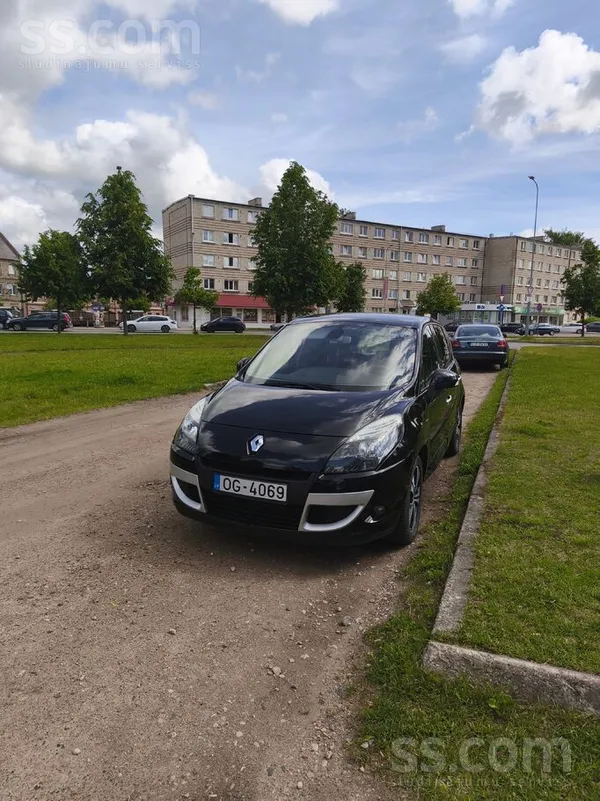 Renault Pārdod Renault Scenic Bose 1.9Dci 96Kw. Latvijā re