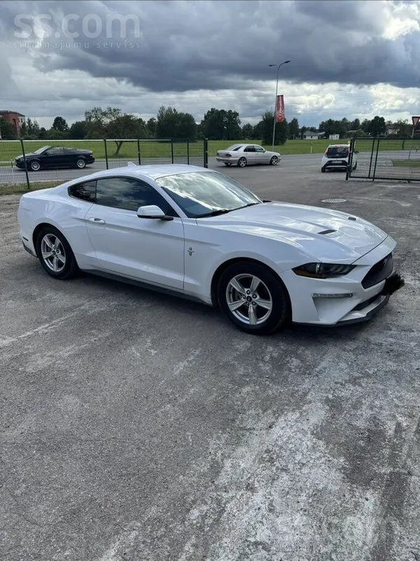 Pārdod Ford Mustang teicamā tehniskā stāvoklī, Latvijā nav braukts