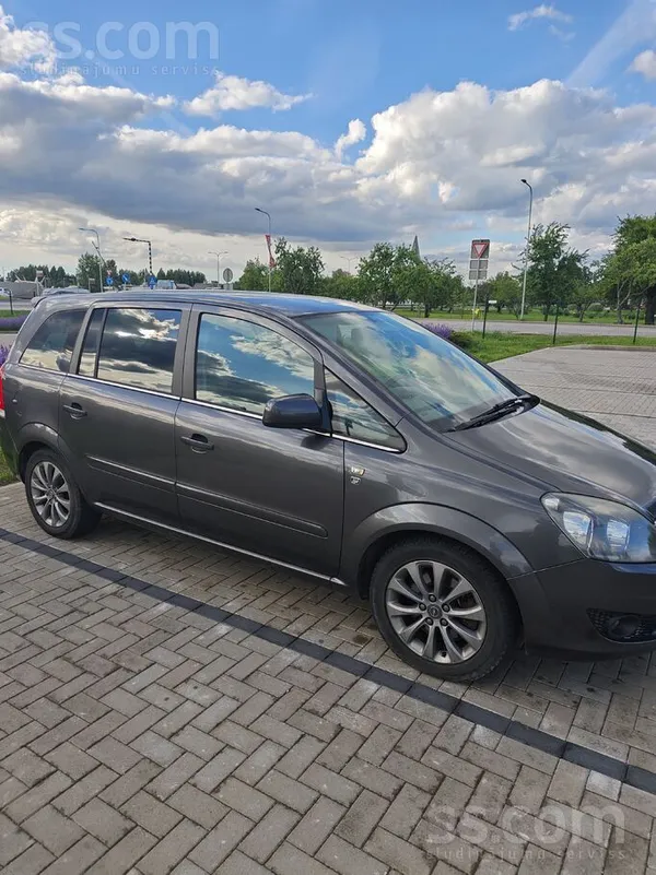 Opel Labās vissezonas riepās, tīrs, kopts salons, nav s
