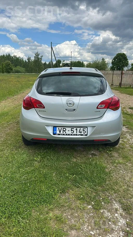 Opel Tiek pārdota automašīna tehniskā kārtībā .Dīzeļdeg